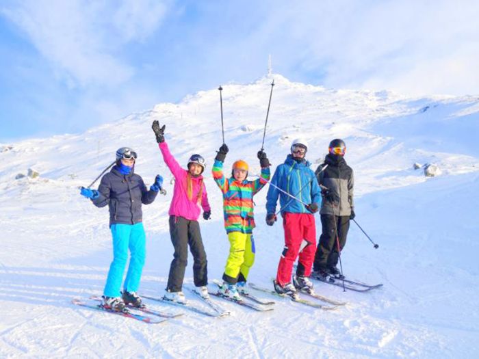 Mộng thấy gia đình người yêu đi trượt tuyết, đánh ngay 73 - 24 để trúng lô
